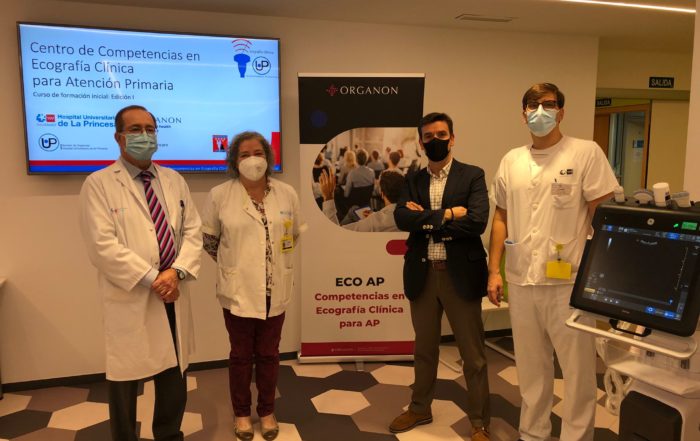 En la foto de izquierda a derecha: Dr. Fidel Illana Robles (Director Gerente del Hospital de La Princesa); Dra. Carmen del Arco Galán (Coordinadora de Urgencias); Sergio Guijarro (Organon), y Dr. Andrés von Wernitz Teleki (Director del Curso, Urgencias).